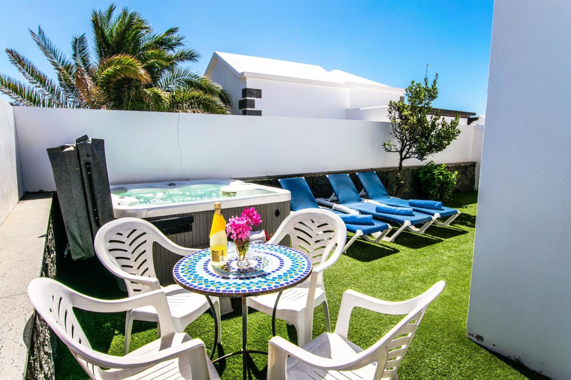Villa Alegranza - Lh190 By Villas Now Ltd ปลายาบลังกา ภายนอก รูปภาพ